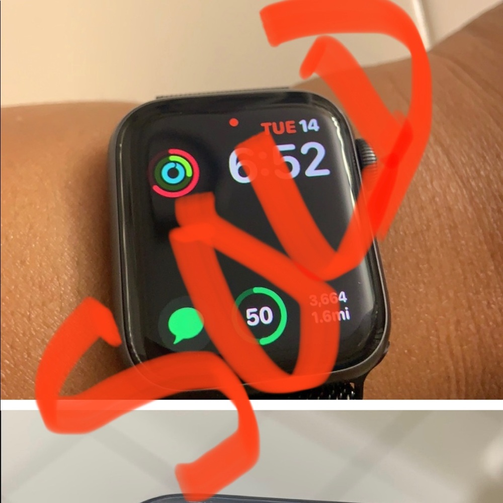 ITEM SOLD PRIVATELY….40mm Apple Watch ⌚️ series 4 Cellular.
